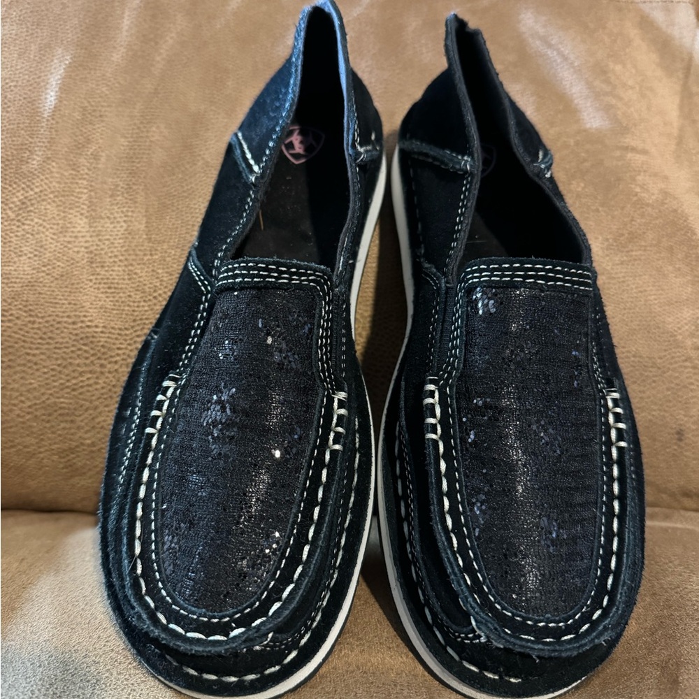 Ariat Cruiser size 7 - new without tags- tried on only